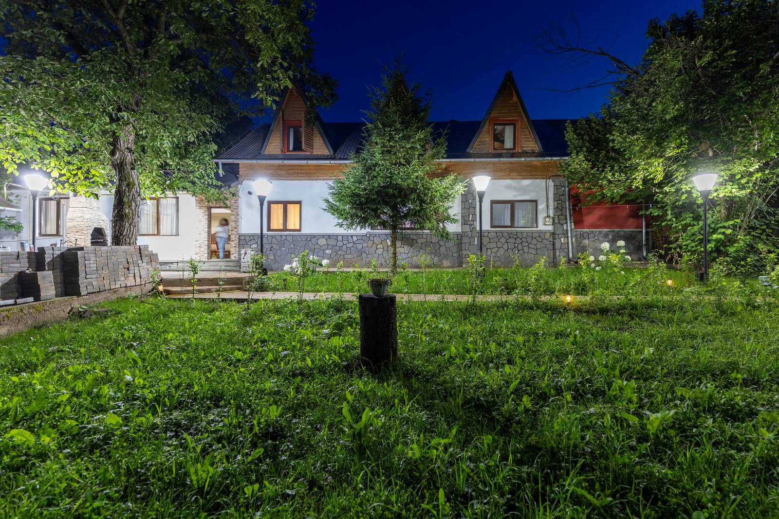 Casa Alinka, vilă boutique în Breaza, la asfințit