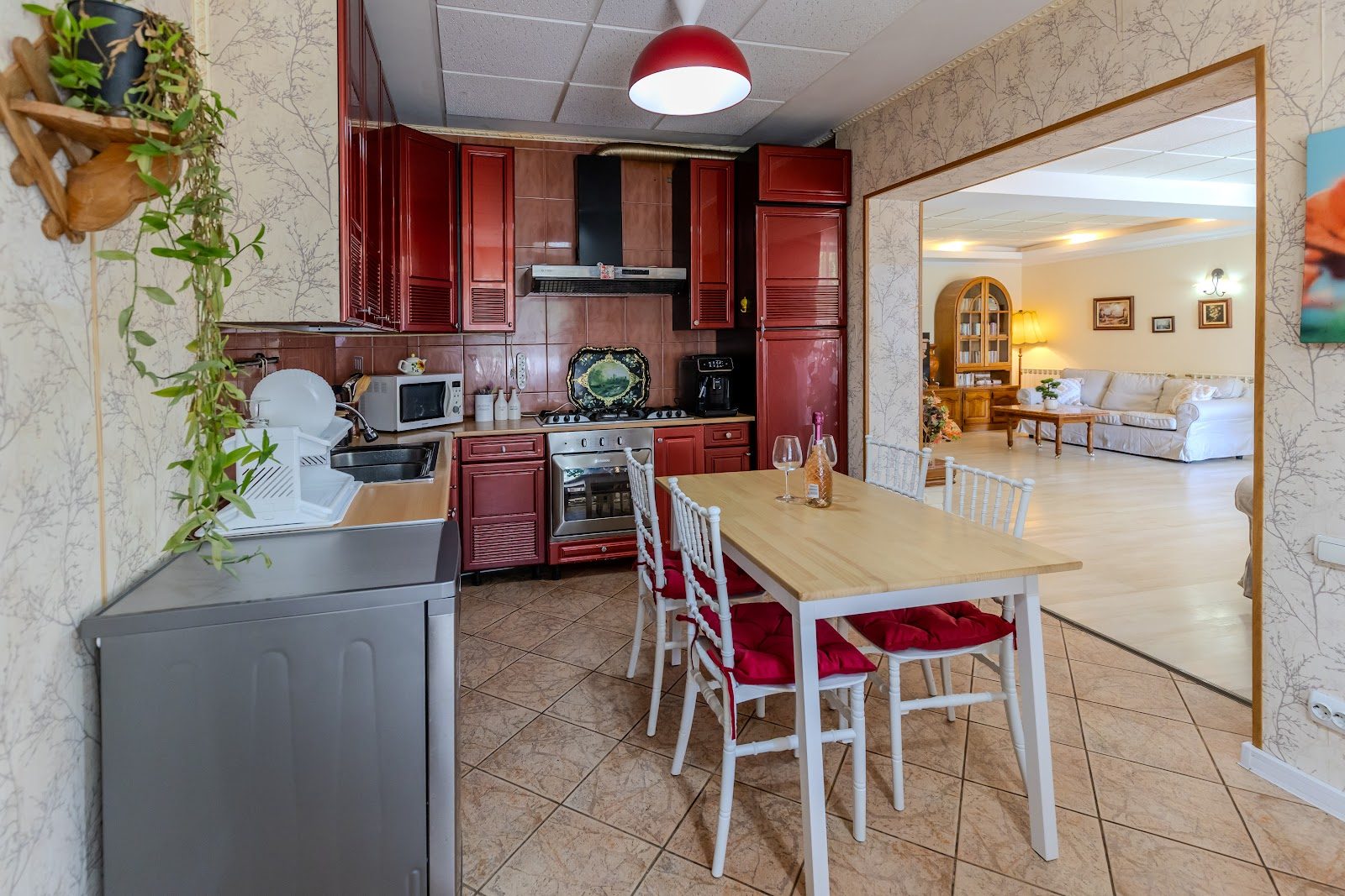 Bucătărie complet utilată la Casa Rodica, vilă self-catering în Breaza