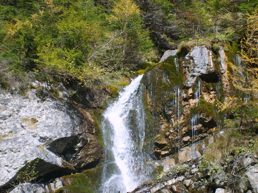 Cascada Spumoasă din Munții Bucegi