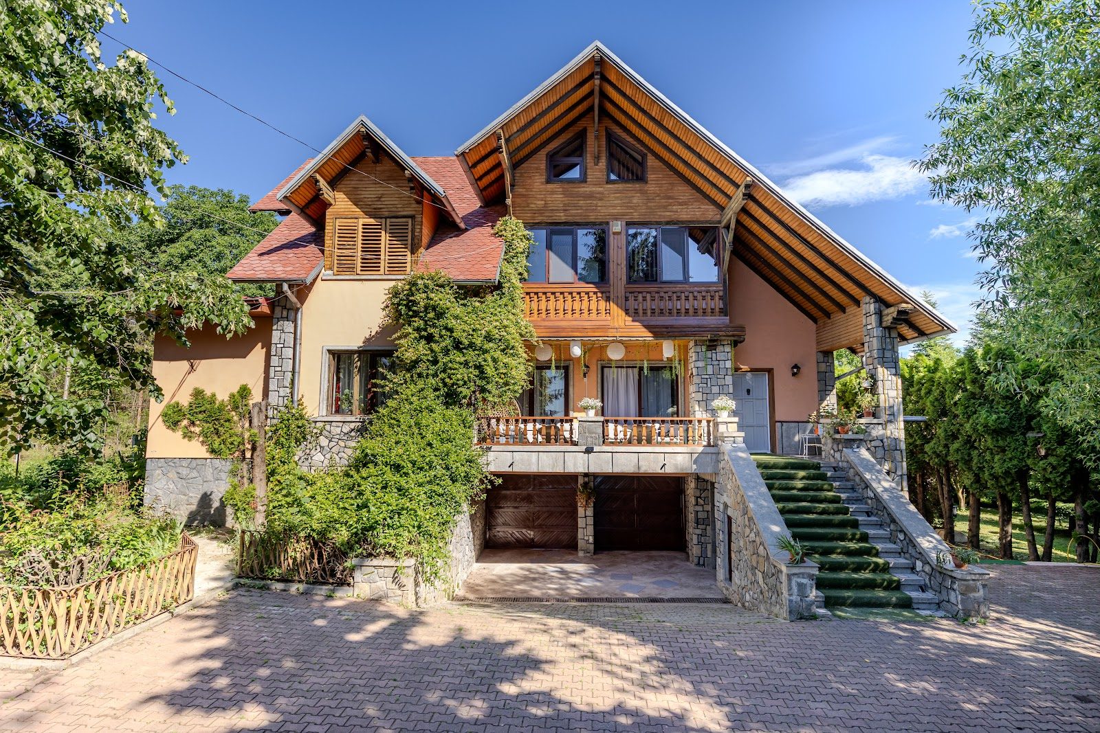 Casa Rodica, vilă integrală în Breaza cu livadă privată de un hectar