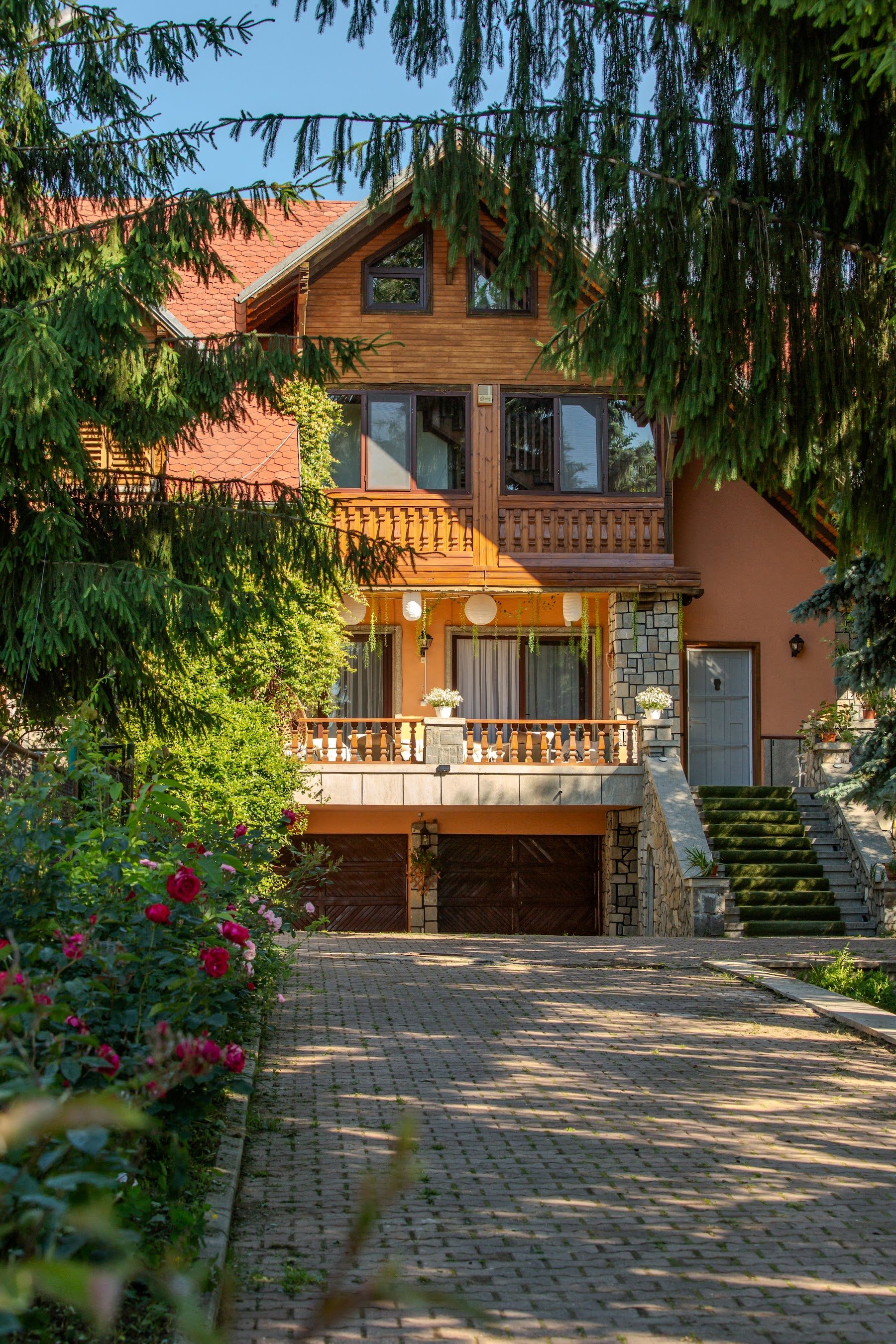 Exterior & livadă